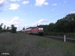 143 868-8 zieht kurz vor Eisenh�ttenstadt den RB11 Cottbus.