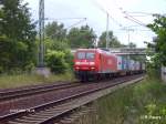 145 040-2 zieht auf den s�dlichen BAR ein Containerzug.