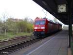 145 070-9 �berf�hrte eien 155 als sie durch Eisenh�ttenstadt rollte.