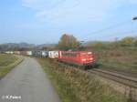 151 152-6 zieht bei P�lling ein Intermodalzug durch die Kurve.