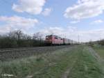 151 058-5 zieht ein Wechselpritschenzug bei Th�ngersheim.10.04.10