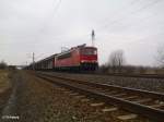 155 132-4 mit gedeckter G�terzug bei Borsdorf.