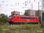 155 201-7 steht mit ein Containerzug in Eisenh�ttenstadt abgestellt.