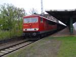 155 220-7 zog am 21.04.10 mit gedecktem G�terzug durch Eisenh�ttenstadt.