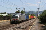 193 118 mit einem Containerzug aus Salzburg kommend am 1. August 2024 in  Salzburg-Sd .