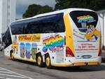 Neoplan Starliner von JobTours aus Deutschland im Stadthafen Sassnitz.