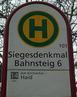 (131'565) - VAG-Haltestellenschild - Freiburg, Siegesdenkmal - am 11.