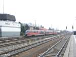 642 585-4 verl�sst Buchloe mit den RE32738 Lindau RE32657 Oberstdorf.