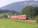 612 080 und 612 081 ziehen als RE32735 Buchloe bei Flecken kurz hinter Stein im Allg�u.