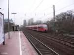 Zwei Tallents ziehen mit einer RB Kleve an D�sseldorf-V�lklingerstrasse vorbei. 06.01.06