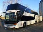 Setra 431 DT von Red Car aus Deutschland mit Anhänger in Neubrandenburg.