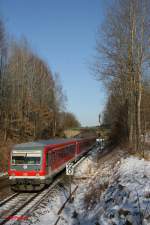 Nachschuss vom RE 59796 Sch�lerverst�rkungszug und 928 402-7 in Reuth bei Erbendorf.