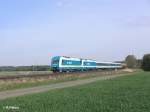 223 062 �berf�hrt bei Oberteich die 183 003 und 3 Wagen.