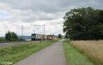 193 842 zieht bei P�lling ein Containerzug in Richtung N�rnberg.