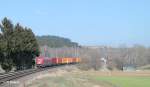 270082 mit dem Containerzug Hamburg - Wiesau bei Lengenfeld.