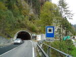 (130'322) - Der Linterfluhtunnel auf der Ladholzseite mit AFA-Haltestelle am 11.