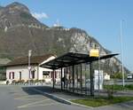 (234'536) - PostAuto-Haltestelle am 15. April 2022 beim Bahnhof Vouvry