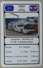Thun/887047/276488---quartett-spielkarte-mit-auwaerter-- (276'488) - Quartett-Spielkarte mit Auw�rter - NEOPLAN N 138 / 4 Jumbocruiser von 1975 am 8. Juni 2025 in Thun
