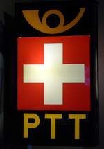 Bern/747165/186549---altes-postautoschild-am-19 (186'549) - Altes Postautoschild am 19. November 2017 in Bern, Museum f�r Kommunikation