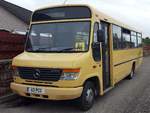 Mercedes O814 von P C Coaches of Lincoln Ltd aus England in Schottland.