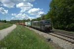 193 877 alias X4E 877 mit einem Containerzug bei P�lling.