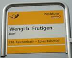 (138'441) - PostAuto-Haltestellenschild - Wengi b. Frutigen, Dorf - am 6. April 2012