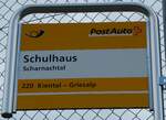 (237'524) - PostAuto-Haltestellenschild - Scharnachtal, Schulhaus - am 25. Juni 2022