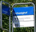 (276'082) - ZVV-Haltestellenschild - Zrich-Schweighof, Bahnhof - am 31. Mai 2025