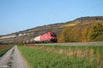 1016 017-4 zieht mit einem gemischten Güterzug bei Thüngersheim in Richtung Süden. 27.10.24