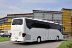 Setra 515 HD aus Wien am 8.5.2015 in Krems unterwegs.