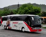 Setra 517 HD (Rolli Tours-Hydrauliklift fr Rollstuhlfahrer)von Blaguss Reisen aus Wien am 20.5.2015 in Krems.