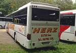 Dieser Mercedes-Benz Integro von Herz Reisen aus Sien stand whrend eines Bundesligaspiels des 1.FCK auf einem Parkplatz und wartete auf seinen Einsatz.