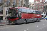 Volvo Reisebus am 28.10.2014 vor Centraal Bahnhof in Amsterdam.