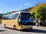 Neoplan Tourliner aus sterreich im Herbst 2013 in Krems gesehen.