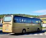 Neoplan Tourliner aus Wien im Herbst 2013 in Krems gesehen.