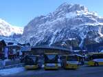 (271'315) - GrindelwaldBus, Grindelwald - Nr. 20/BE 349'361 - MAN/G�ppel + Nr. 240/BE 102'240 - Mercedes + Nr. 14/BE 202'568 - MAN/G�ppel am 18. Januar 2025 beim Bahnhof Grindelwald