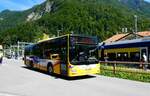 (279'348) - GrindelwaldBus, Grindelwald - Nr. 20/BE 349'361 - MAN/G�ppel am 25. August 2025 beim Bahnhof Zweil�tschinen