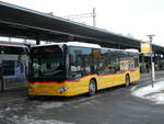 Spiez/802859/245322---postauto-bern---be (245'322) - PostAuto Bern - BE 654'090/PID 11'402 - Mercedes am 24. Januar 2023 beim Bahnhof Spiez