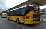 Biglen/899591/281021---postauto-bern---nr (281'021) - PostAuto Bern - Nr. 218/BE 843'218/PID 10'675 - Heuliez am 5. Oktober 2025 beim Bahnhof Biglen