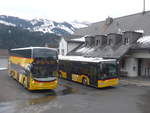 (214'067) - PostAuto Ostschweiz - SG 445'308 - Alexander Dennis + SG 445'303 - Mercedes am 1. Februar 2020 in Wildhaus, Dorf