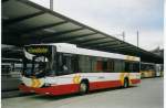 (068'408) - RVBW Wettingen - Nr. 70/AG 17'704 - Scania/Hess am 19. Juni 2004 beim Bahnhof Baden