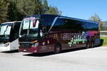 (280'620) - Aus der Schweiz: Surprise, Sommeri - TG 99'463 - Setra am 20. September 2025 in Seefeld, Reitstall
