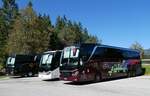 (280'621) - Aus der Schweiz: Surprise, Sommeri - TG 99'463 - Setra am 20. September 2025 in Seefeld, Reitstall