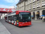 (217'456) - SW Winterthur - Nr. 124 - Hess/Hess Gelenktrolleybus am 30. Mai 2020 beim Hauptbahnhof Winterthur