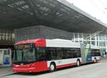 (242'506) - SW Winterthur - Nr. 111 - Hess/Hess Gelenktrolleybus am 12. November 2022 beim Hauptbahnhof Winterthur