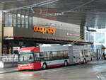 (243'009) - SW Winterthur - Nr. 104 - Hess/Hess Gelenktrolleybus am 18. November 2022 beim Hauptbahnhof Winterthur