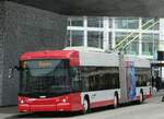 (243'265) - SW Winterthur - Nr. 124 - Hess/Hess Gelenktrolleybus am 29. November 2022 beim Hauptbahnhof Winterthur
