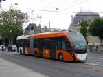 (150'838) - TPG Genve - Nr. 1605 - Van Hool Gelenktrolleybus am 26. Mai 2014 in Genve, Place des Vingt-Deux-Cantons