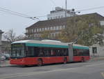 (199'187) - VB Biel - Nr. 56 - Hess/Hess Gelenktrolleybus am 4. November 2018 beim Bahnhof Biel