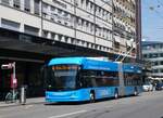 VB Biel/858594/265286---vb-biel---nr (265'286) - VB Biel - Nr. 99 - Hess/Hess Gelenktrolleybus am 30. Juli 2024 beim Bahnhof Biel